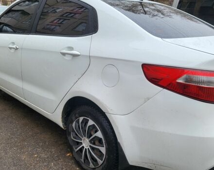 Білий Кіа Ріо, об'ємом двигуна 1.4 л та пробігом 220 тис. км за 6100 $, фото 5 на Automoto.ua