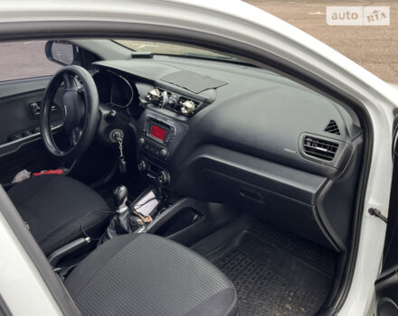 Білий Кіа Ріо, об'ємом двигуна 1.59 л та пробігом 293 тис. км за 7000 $, фото 6 на Automoto.ua