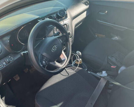 Белый Киа Рио, объемом двигателя 1.59 л и пробегом 290 тыс. км за 8000 $, фото 11 на Automoto.ua