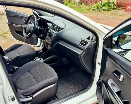 Белый Киа Рио, объемом двигателя 1.59 л и пробегом 159 тыс. км за 8800 $, фото 11 на Automoto.ua