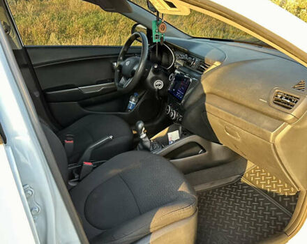 Білий Кіа Ріо, об'ємом двигуна 1.4 л та пробігом 142 тис. км за 6200 $, фото 29 на Automoto.ua