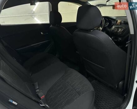 Белый Киа Рио, объемом двигателя 1.59 л и пробегом 112 тыс. км за 8700 $, фото 6 на Automoto.ua