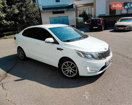 Білий Кіа Ріо, об'ємом двигуна 1.6 л та пробігом 206 тис. км за 6600 $, фото 7 на Automoto.ua