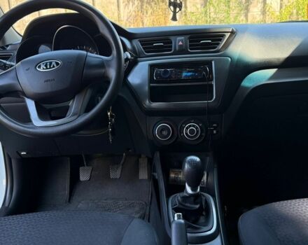 Белый Киа Рио, объемом двигателя 1.4 л и пробегом 129 тыс. км за 7500 $, фото 9 на Automoto.ua