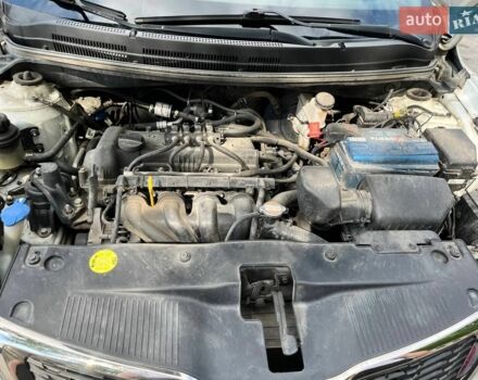 Белый Киа Рио, объемом двигателя 1.4 л и пробегом 220 тыс. км за 6900 $, фото 4 на Automoto.ua