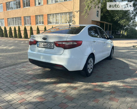 Белый Киа Рио, объемом двигателя 1.4 л и пробегом 300 тыс. км за 5300 $, фото 5 на Automoto.ua