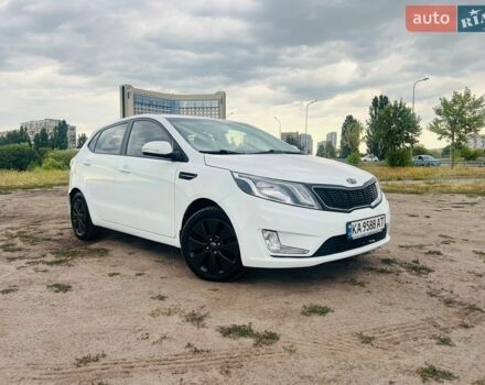 Белый Киа Рио, объемом двигателя 1.6 л и пробегом 200 тыс. км за 7500 $, фото 4 на Automoto.ua