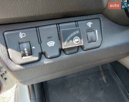 Білий Кіа Ріо, об'ємом двигуна 1.6 л та пробігом 206 тис. км за 6600 $, фото 14 на Automoto.ua