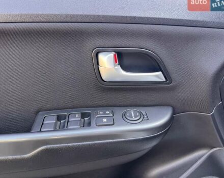 Білий Кіа Ріо, об'ємом двигуна 1.59 л та пробігом 48 тис. км за 10200 $, фото 19 на Automoto.ua