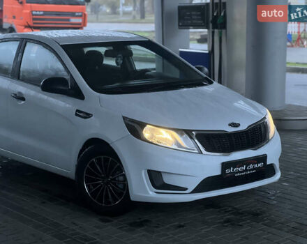 Белый Киа Рио, объемом двигателя 1.4 л и пробегом 150 тыс. км за 6499 $, фото 3 на Automoto.ua