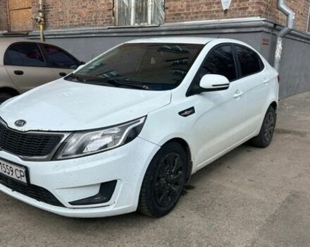 Белый Киа Рио, объемом двигателя 1.4 л и пробегом 315 тыс. км за 4999 $, фото 3 на Automoto.ua