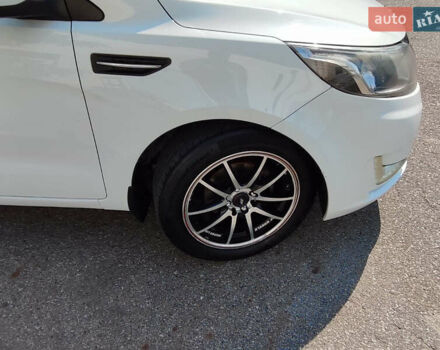 Білий Кіа Ріо, об'ємом двигуна 1.6 л та пробігом 206 тис. км за 6600 $, фото 1 на Automoto.ua