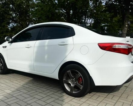 Белый Киа Рио, объемом двигателя 1.4 л и пробегом 290 тыс. км за 6300 $, фото 2 на Automoto.ua
