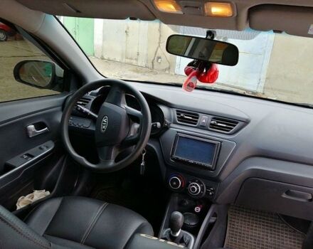 Белый Киа Рио, объемом двигателя 1.6 л и пробегом 135 тыс. км за 3000 $, фото 2 на Automoto.ua