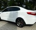 Белый Киа Рио, объемом двигателя 1.4 л и пробегом 290 тыс. км за 6300 $, фото 2 на Automoto.ua
