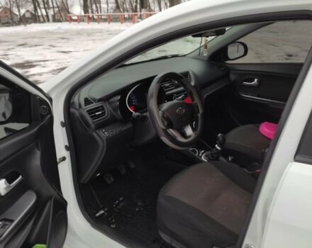 Білий Кіа Ріо, об'ємом двигуна 1.4 л та пробігом 98 тис. км за 8600 $, фото 6 на Automoto.ua