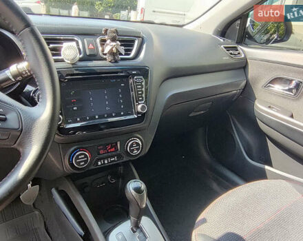 Білий Кіа Ріо, об'ємом двигуна 1.6 л та пробігом 206 тис. км за 6600 $, фото 15 на Automoto.ua