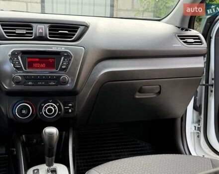 Белый Киа Рио, объемом двигателя 1.6 л и пробегом 82 тыс. км за 9600 $, фото 55 на Automoto.ua