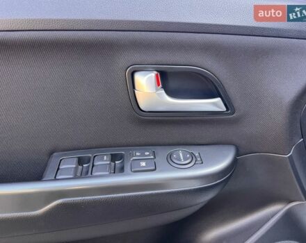 Білий Кіа Ріо, об'ємом двигуна 1.6 л та пробігом 48 тис. км за 10200 $, фото 18 на Automoto.ua