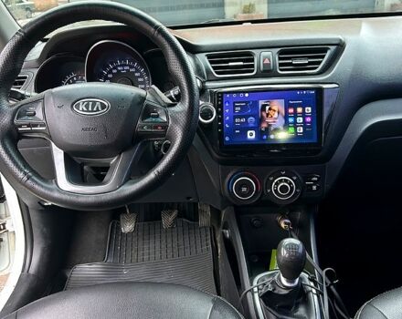 Белый Киа Рио, объемом двигателя 1.4 л и пробегом 256 тыс. км за 5200 $, фото 6 на Automoto.ua