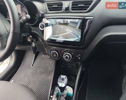 Белый Киа Рио, объемом двигателя 1.6 л и пробегом 150 тыс. км за 7500 $, фото 27 на Automoto.ua