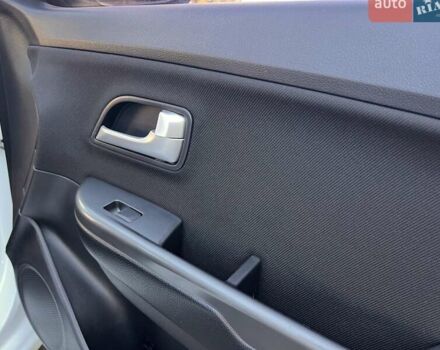 Білий Кіа Ріо, об'ємом двигуна 1.59 л та пробігом 48 тис. км за 10200 $, фото 18 на Automoto.ua