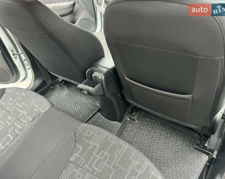 Белый Киа Рио, объемом двигателя 1.6 л и пробегом 42 тыс. км за 9700 $, фото 53 на Automoto.ua