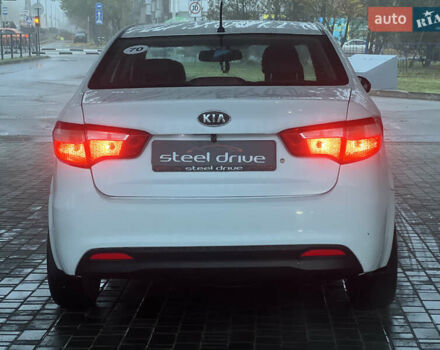 Белый Киа Рио, объемом двигателя 1.4 л и пробегом 150 тыс. км за 6499 $, фото 5 на Automoto.ua