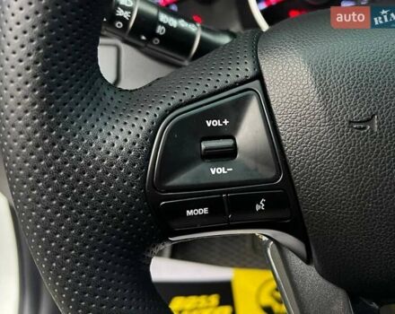 Белый Киа Рио, объемом двигателя 1.59 л и пробегом 150 тыс. км за 7100 $, фото 19 на Automoto.ua