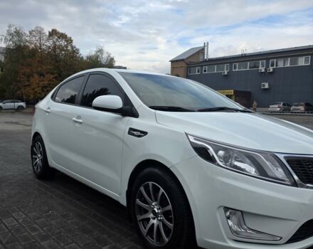 Белый Киа Рио, объемом двигателя 1.4 л и пробегом 288 тыс. км за 6500 $, фото 4 на Automoto.ua