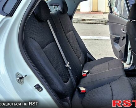 Белый Киа Рио, объемом двигателя 1.4 л и пробегом 105 тыс. км за 6300 $, фото 7 на Automoto.ua