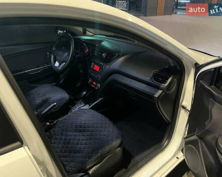 Белый Киа Рио, объемом двигателя 1.6 л и пробегом 163 тыс. км за 8500 $, фото 6 на Automoto.ua