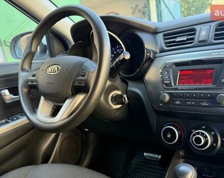 Білий Кіа Ріо, об'ємом двигуна 1.6 л та пробігом 82 тис. км за 9600 $, фото 35 на Automoto.ua