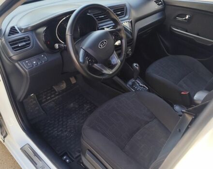 Белый Киа Рио, объемом двигателя 1.6 л и пробегом 198 тыс. км за 8000 $, фото 6 на Automoto.ua