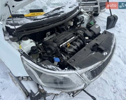 Белый Киа Рио, объемом двигателя 1.4 л и пробегом 175 тыс. км за 2800 $, фото 5 на Automoto.ua