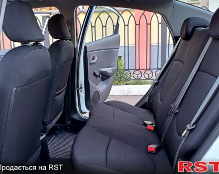 Білий Кіа Ріо, об'ємом двигуна 1.4 л та пробігом 52 тис. км за 8900 $, фото 6 на Automoto.ua
