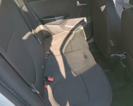 Белый Киа Рио, объемом двигателя 1.4 л и пробегом 224 тыс. км за 7200 $, фото 4 на Automoto.ua