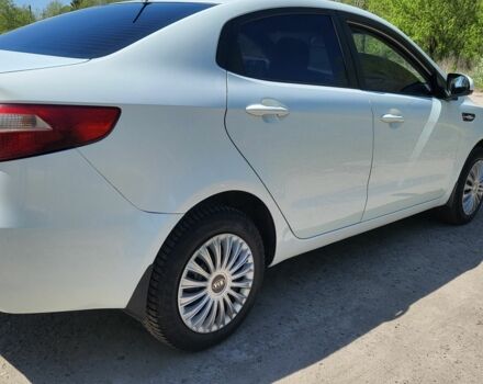 Белый Киа Рио, объемом двигателя 1.4 л и пробегом 235 тыс. км за 7700 $, фото 3 на Automoto.ua
