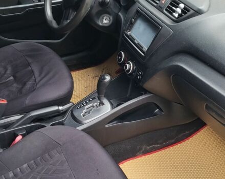 Білий Кіа Ріо, об'ємом двигуна 1.4 л та пробігом 220 тис. км за 6100 $, фото 6 на Automoto.ua
