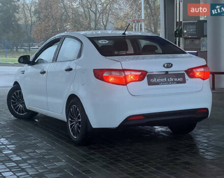 Белый Киа Рио, объемом двигателя 1.4 л и пробегом 150 тыс. км за 6499 $, фото 4 на Automoto.ua