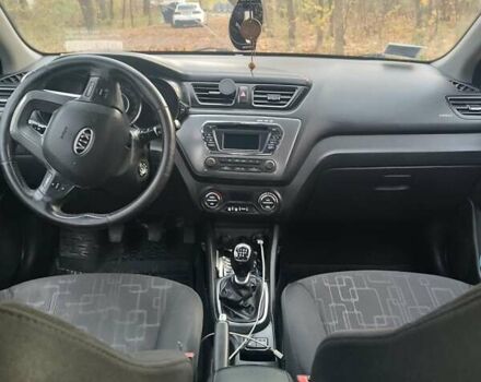 Белый Киа Рио, объемом двигателя 1.59 л и пробегом 208 тыс. км за 6500 $, фото 10 на Automoto.ua