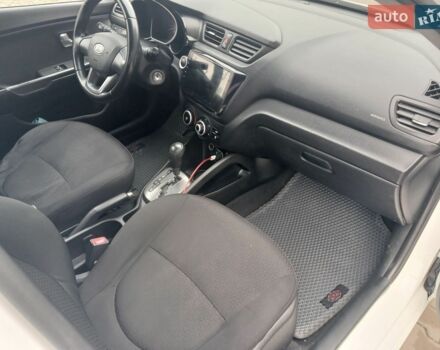 Білий Кіа Ріо, об'ємом двигуна 1.4 л та пробігом 230 тис. км за 5300 $, фото 16 на Automoto.ua