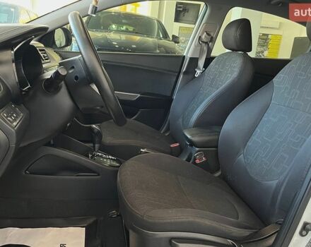 Білий Кіа Ріо, об'ємом двигуна 1.59 л та пробігом 182 тис. км за 7300 $, фото 8 на Automoto.ua