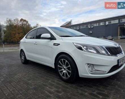 Белый Киа Рио, объемом двигателя 1.4 л и пробегом 288 тыс. км за 7000 $, фото 3 на Automoto.ua
