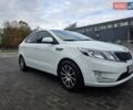 Белый Киа Рио, объемом двигателя 1.4 л и пробегом 288 тыс. км за 7500 $, фото 3 на Automoto.ua