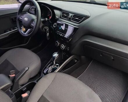 Белый Киа Рио, объемом двигателя 1.6 л и пробегом 150 тыс. км за 7500 $, фото 16 на Automoto.ua