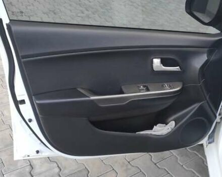 Белый Киа Рио, объемом двигателя 1.4 л и пробегом 168 тыс. км за 6800 $, фото 7 на Automoto.ua