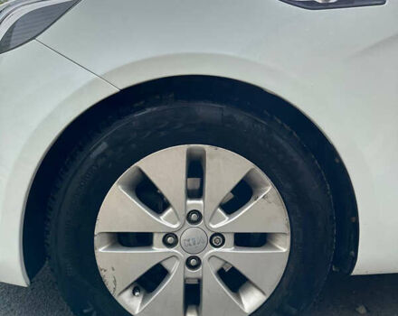 Белый Киа Рио, объемом двигателя 1.59 л и пробегом 149 тыс. км за 7800 $, фото 8 на Automoto.ua