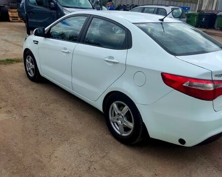 Белый Киа Рио, объемом двигателя 1.4 л и пробегом 206 тыс. км за 5500 $, фото 4 на Automoto.ua