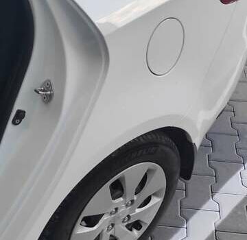 Белый Киа Рио, объемом двигателя 1.4 л и пробегом 168 тыс. км за 6800 $, фото 5 на Automoto.ua